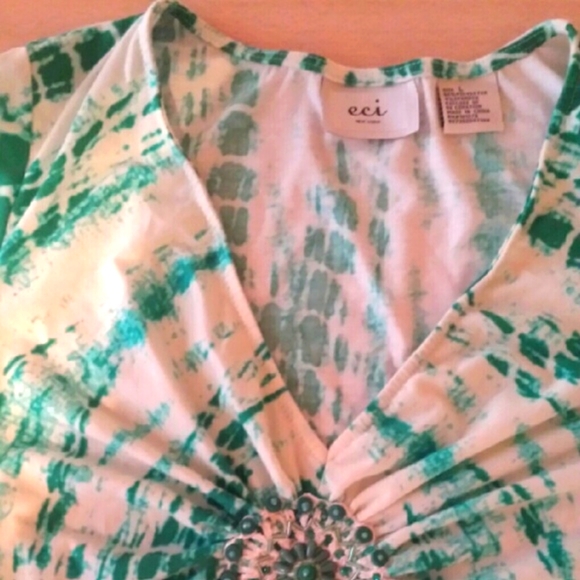 🤑3/$20 Tie dyed green/white blouse - Picture 3 of 3